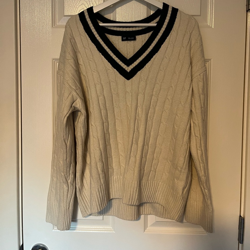 NWT Gap v neck sweater - size S